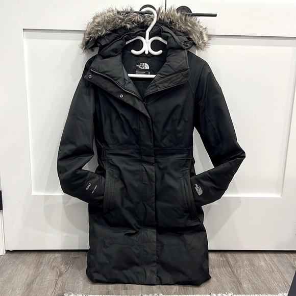 The North Face Women’s Parka - Picture 3 of 3